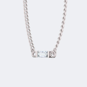 สร้อยคอจี้ทรงบาแกตต์แนวนอนประดับเพชร 0.10 กะรัต - Product Image 2