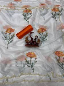 Sari de créateur Floral Grace, Sari Royal Blossom, Sari en soie avec perles et Katdana, Soie Tebby douce, imprimé floral avec perles et Katdana - Product Image 6