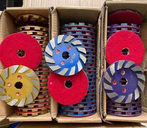 Disco de Pulir para Hormigón con Adhesivo KA+ de 100 mm, Alta Durabilidad OEM, Grano de Diamante de 5.5-6.5 mm, 30/60/120 para Acabado de Pisos de Granito y Piedra - Product Image 4