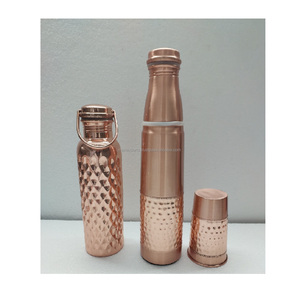 Botella de agua de cobre de calidad premium para una ingesta regular de agua que apoya el equilibrio digestivo y el bienestar natural. - Product Image 1