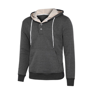 Sudadera con Capucha Henley Personalizada para Hombre, Color Gris Carbón, 100% Poliéster, Cuello con Botones, Forro Polar, Capucha con Contraste de Alta Calidad - Product Image 2