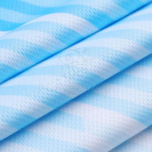 Camisetas y pantalones cortos de fútbol profesionales hechos de material duradero diseñados para máxima comodidad y rendimiento en el campo. - Product Image 5