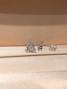 Pendientes de Oro Blanco de 14K con Diamantes Cultivados en Laboratorio en Forma de Trébol, Pendientes Minimalistas con Diamantes en Forma de Flor para Mujer, Joyería Elegante - Product Image 4