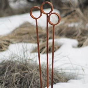 Piquets de jardin en acier rouillé à anneau rond, support de plantes extérieur minimaliste, art décoratif pour pelouse - Product Image 1