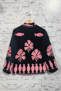 เสื้อแจ็คเก็ตกำมะหยี่ปักลายซูซานีสำหรับผู้หญิง ลายดอกไม้บูโฮ สีมิดไนท์บลูม แบบเย็บติดกัน  ทรงโอเวอร์ไซส์ สไตล์หรูหรา - Product Image 2