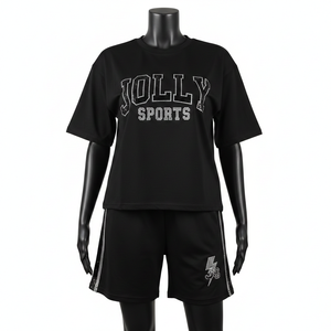 Ensemble short et t-shirt noir en jersey de coton 200 GSM pour femme, tissu doux et respirant, avec logo personnalisé en strass, 100 % coton, crop top et short - Product Image 1