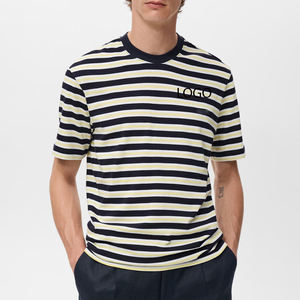 Camiseta de moda para hombre para actividades al aire libre con diseño a rayas, cuello redondo, costuras de alta calidad a precio económico, ideal para uso casual en verano. - Product Image 1