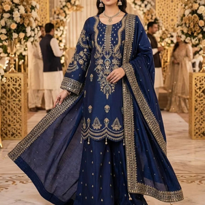 Impresionante conjunto de boda diseñado con precisión y elegancia que combina lo tradicional con una silueta moderna. - Product Image 1