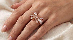 Anillo de Diamantes con Lazo, Estilo Romántico, Diamantes Cultivados en Laboratorio, Engaste Pavé Baguette, Personalizado OEM, Oro, IGI, Regalo de Boda, Fiesta - Product Image 3