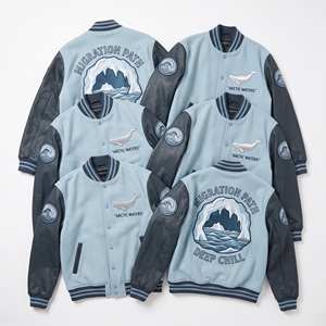Proveedor de Chaquetas Letterman OEM, Cuerpo de Lana Color Carbón, Mangas de Cuero Gris, Bordado de Chenilla con Diseño de Narval y Aves Marinas, Ropa Exterior de Béisbol - Product Image 6
