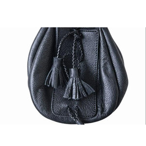 Sporran traditionnel des Highlands en cuir véritable noir avec chaîne, ensemble pour kilt écossais, tenue écossaise - Product Image 4