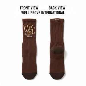 Calcetines de Hombre de Algodón Peinado Premium, 280 GSM, Color Marrón Chocolate, Secado Rápido, Paneles Acanalados con Estampado Digital, Logotipo Bordado en Chenilla - Product Image 1