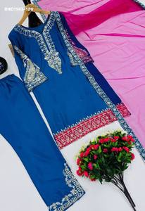 Última Colección de Trajes Chinon de Diseñador con Lentejuelas Bordadas, Mangas Elegantes y Dupatta, Compra en Línea en India - Product Image 3