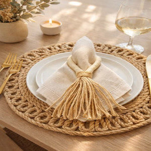 Ronds de serviette élégants en coton tissé blanc, ornés de boucles à pression en cuir chic, disponibles à prix de gros. - Product Image 5