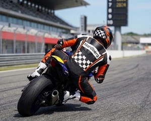 Combinaison de course moto en cuir certifiée CE UKCA, vêtement homologué AAA, options en cuir de vachette + cuir de kangourou, 1 pièce et 2 pièces - Product Image 3
