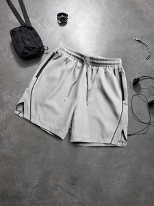 Shorts confortables à enfiler pour hommes, parfaits pour les activités quotidiennes, les sorties du week-end et les besoins de style de vie par temps chaud. - Product Image 3
