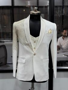 Costume de smoking blanc pour homme avec broderie de sequins sur l'épaule, col à revers simple, coupe droite - Product Image 4