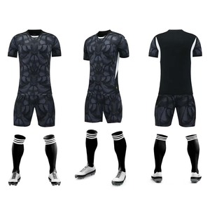 Tenues de football en polyester 100% sublimées, kit personnalisé pour hommes, ensemble de vêtements de football avec logo - Product Image 1