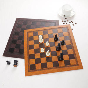 Jeu de Backgammon et d'Échecs Portable Moderne en Cuir PU Enroulable Vert avec Pions et Dés – Vente en Gros - Product Image 5