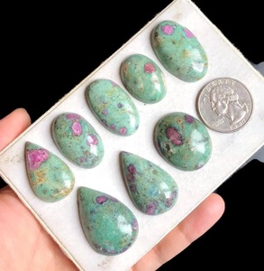 Cabujones de piedra natural de fuchsite con rubíes surtidos únicos seleccionados para la fabricación de joyas - Product Image 2