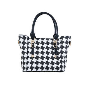 Sac de soirée blanc P36273 avec dragonne élégant et élégant - Product Image 1