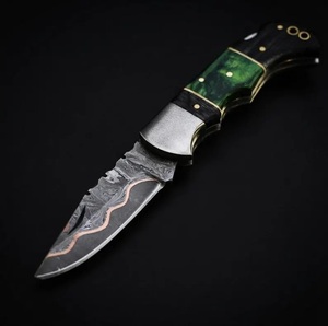 Couteau pliant artisanal en acier Damas de qualité industrielle avec manche en bois et étui en cuir pour le camping en plein air - Product Image 1