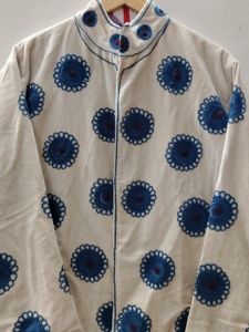 Chaqueta Bomber de Terciopelo Bordada a Mano de la India para Mujer |   Transpirable y Ecológico, Motivo Floral Azul Marino Otoñal, Étnico - Product Image 5