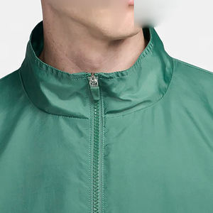Ensemble de survêtement imprimé léger et durable, veste coupe-vent respirante en nylon à fermeture éclair et short froissé, ensemble 2 pièces streetwear pour la course - Product Image 2
