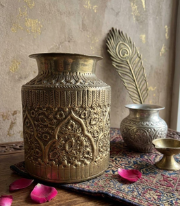 Macetero de aluminio hecho a mano para decoración interior y exterior a precio mayorista desde India. Recipiente de latón macizo pulido. - Product Image 4