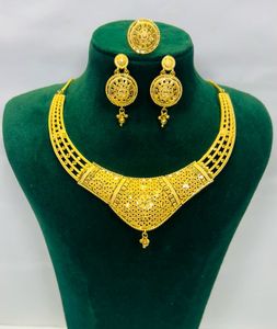 Conjunto de Joyería Chapada en Oro Estilo Dubái de Última Moda para Mujer |   Conjunto de collar tradicional con aretes y anillo - Product Image 2