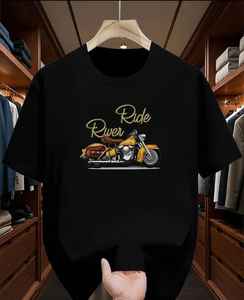 เสื้อยืดผู้ชายเนื้อผ้านุ่มพิเศษ สวมใส่สบาย เหมาะสำหรับฤดูร้อน ผลิตจากวัสดุรักษ์โลก ตกแต่งด้วยผ้าเดนิม ผ้าบาติก ผ้าคอร์ดูรอย ผ้าฝ้าย 100% พร้อมลายปะติด - Product Image 4