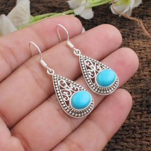 Pendientes Colgantes de Plata de Ley 925 con Circonita y Acabado Oxidado, Diseño de Lujo, Regalo para Fiestas - Product Image 4