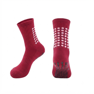 Vente directe usine OEM – Prix bas de gros – Chaussettes de Pilates antidérapantes personnalisées avec logo brodé et grip, de haute qualité et mignonnes - Product Image 4
