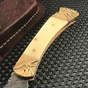 Cuchillo Plegable Industrial Artesanal Personalizado Edge Master con Hoja de Acero de Damasco de 3mm y Mango de Cuerno y Latón con Punta Caída - Product Image 2