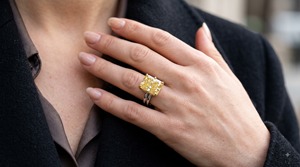 Bague solitaire double bande en or classique avec diamant jaune fantaisie radiant de 3 carats cultivé en laboratoire, bijoux personnalisés OEM - Product Image 3