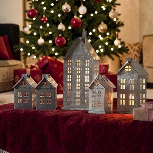 Lanternes modernes en métal en forme de maison avec fenêtres découpées, décorations de Noël artisanales, lumières de fête - Product Image 2