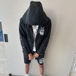 Ensemble coupe-vent à capuche et short orange pour homme, style streetwear, tenue décontractée en polaire, vêtements d'hiver, logo imprimé sur le devant - Product Image 3