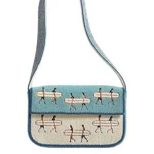Sac à bandoulière perlé artisanal en perles de rocaille, motif rayures verticales rose et blanc, sac à main perlé élégant pour soirée, rabat perlé - Product Image 1