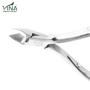 กรรไกรตัดเล็บ VNN 18 รุ่นขายดี ผลิตจากเหล็กกล้าคาร์บอนอย่างดี สำหรับตกแต่งเล็บอย่างแม่นยำ ผลิตในเวียดนาม - Product Image 4