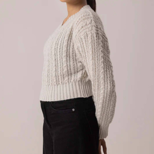 Pull en maille torsadée col en V style vintage pour femme, coupe courte, épais, épaules tombantes, qualité supérieure - Product Image 3