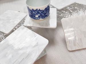 Exquisitos Tapetes y Almohadillas Clásicos Hechos a Mano y Ecológicos con Mosaico Rectangular Blanco para Decoración de Mesa - Product Image 3