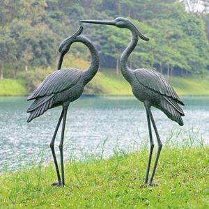 Grande Sculpture et Figurine d'Héron en Métal Moderne de Luxe pour Jardin, Finition Patine Verte Antique, Oiseaux de Grande Taille - Product Image 1