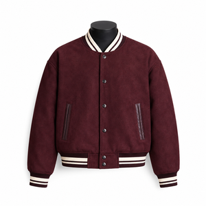 Chaqueta Universitaria Personalizada de Gamuza Borgoña, Chaqueta de Béisbol Premium Tipo Letterman, Fabricante de Marca Privada OEM - Product Image 1