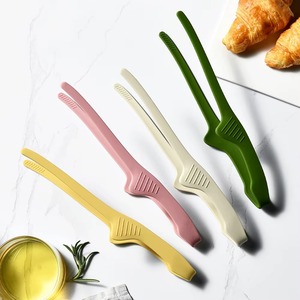 Pince à aliments 1 ou 4 pièces, pince à barbecue en silicone portable pour pique-nique, barbecue, cuisine, kit de pinces de cuisine – Jaune, rose, beige, vert - Product Image 1