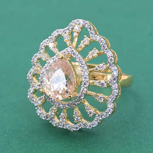 Anillo de Compromiso para Mujer, Elegante y Muy Solicitado, con Circonitas, Engaste de Garra, Chapado en Dos Tonos, Forma de Flor, Diseño Clásico en Racimo - Product Image 4