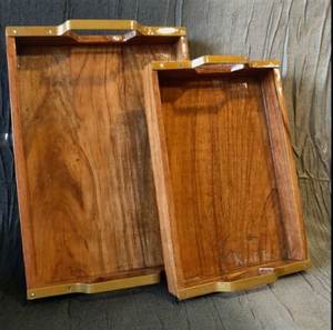 Bandejas de servir rústicas de madera ecológica con asa de latón, multifuncionales para decoración del hogar, bandeja de servir y almacenamiento al mejor precio. - Product Image 1
