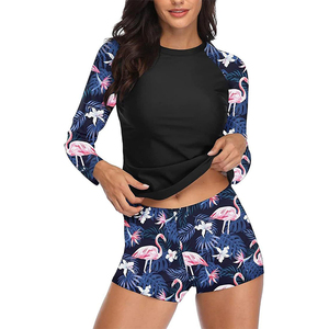 Maillot de bain deux pièces anti-UV pour femme, à manches courtes, imprimé pixelisé, avec haut à manches raglan et short taille haute - Product Image 4