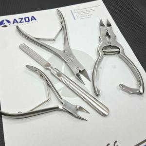 Ensemble d'outils de manucure et pédicure professionnel 3-en-1 en acier inoxydable, coupe-ongles, lime à ongles, kit de toilettage classique argenté - Product Image 1