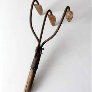 Elegante pala de jardín de estilo vintage forjada a mano con mango de madera para plantar y cultivar. - Product Image 5