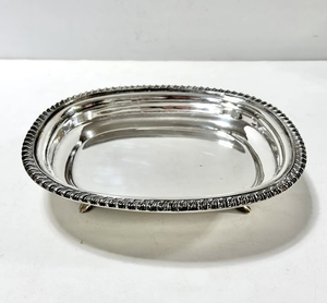 Bandeja Redonda de Acero Inoxidable de Lujo con Borde Decorativo, Bandeja de Servicio Premium para una Presentación Elegante de la Mesa - Product Image 5